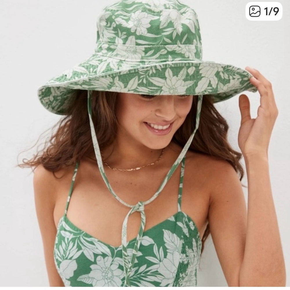 American Eagle Outfitters Green and White Floral Bucket Hat with Chin Tie